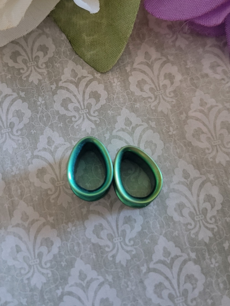 Titanium Teardrop Shaped Tunnels  Gauge 00